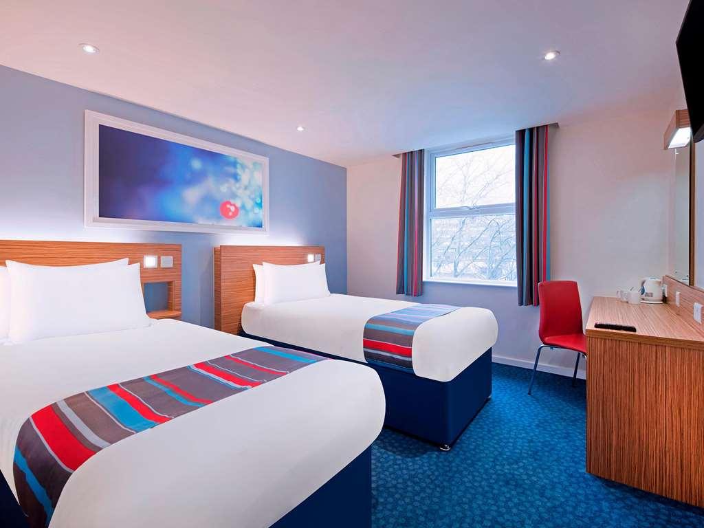 Travelodge Cameron Toll Hotel Edinburgh Room photo